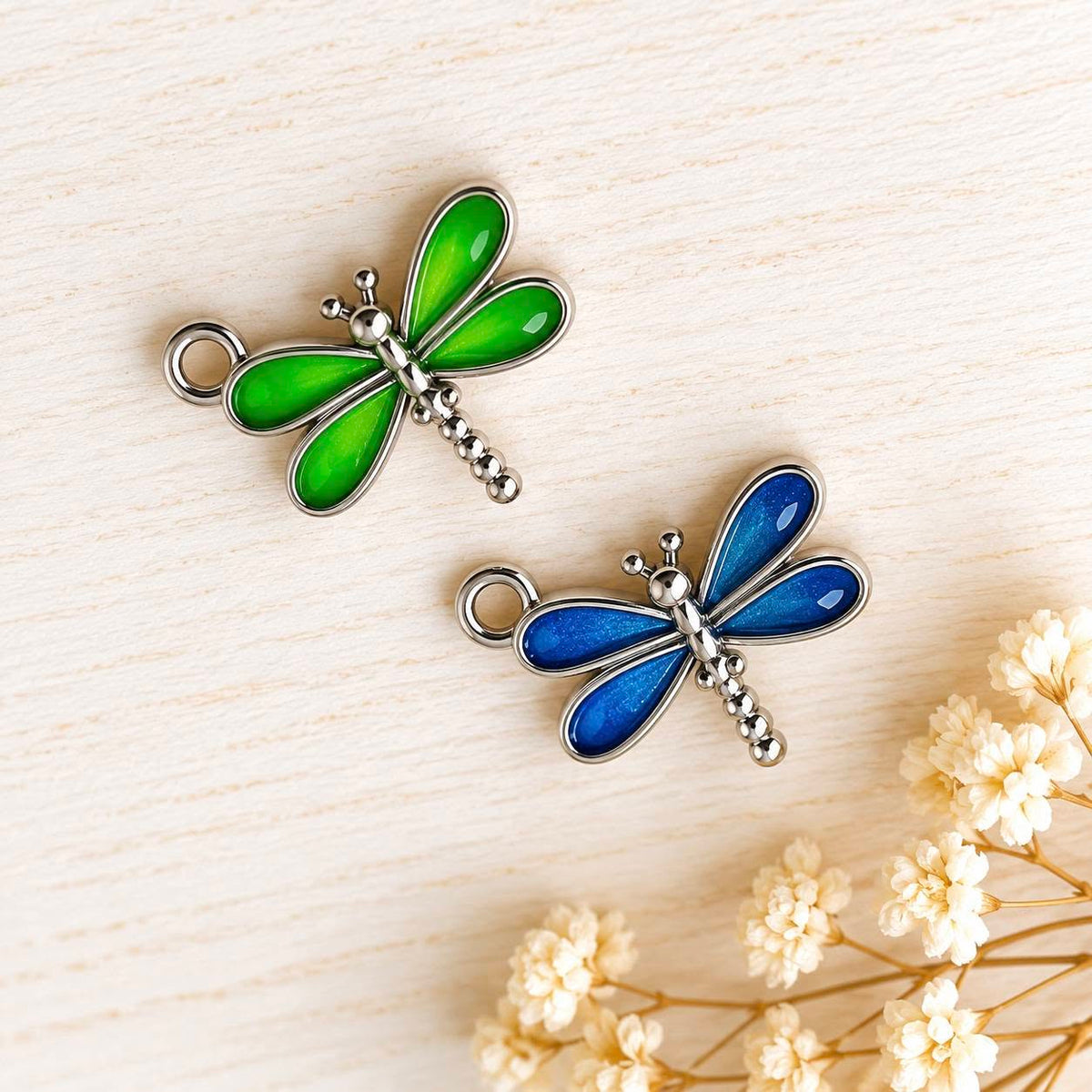 14. Színes szitakötő charm - 1,5x1 cm - 2 db