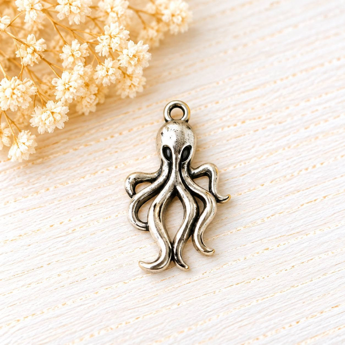 45. Polip medál/charm 3x1,5 cm