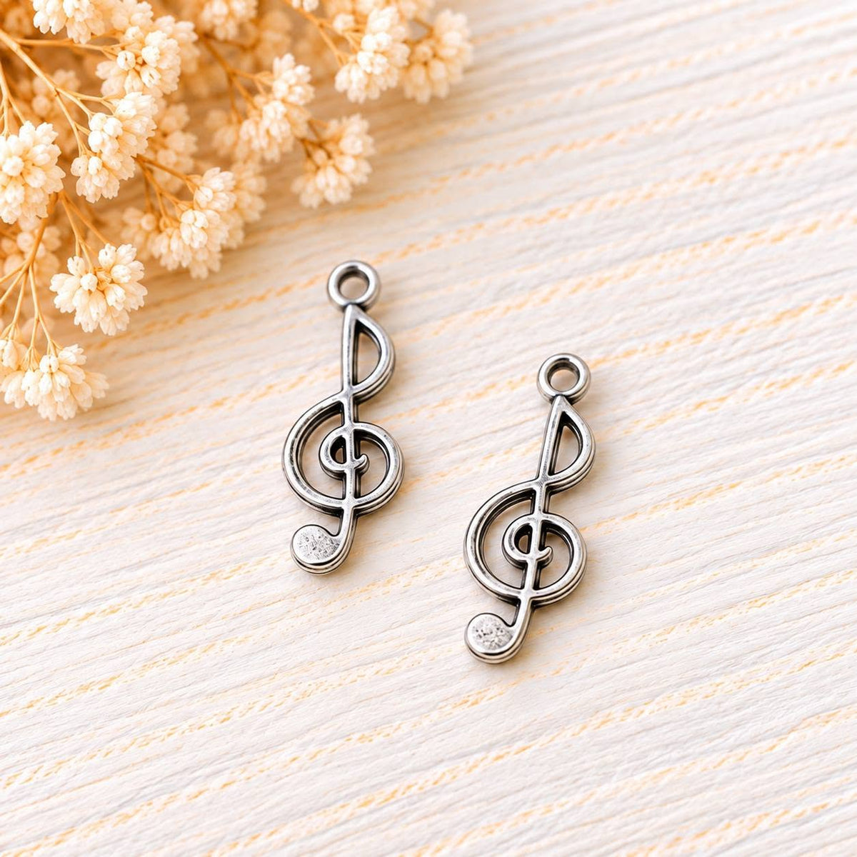 58. Charm 2,5x1 cm 2 db