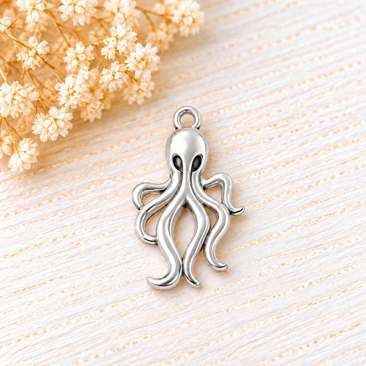45. Polip medál/charm 3x1,5 cm