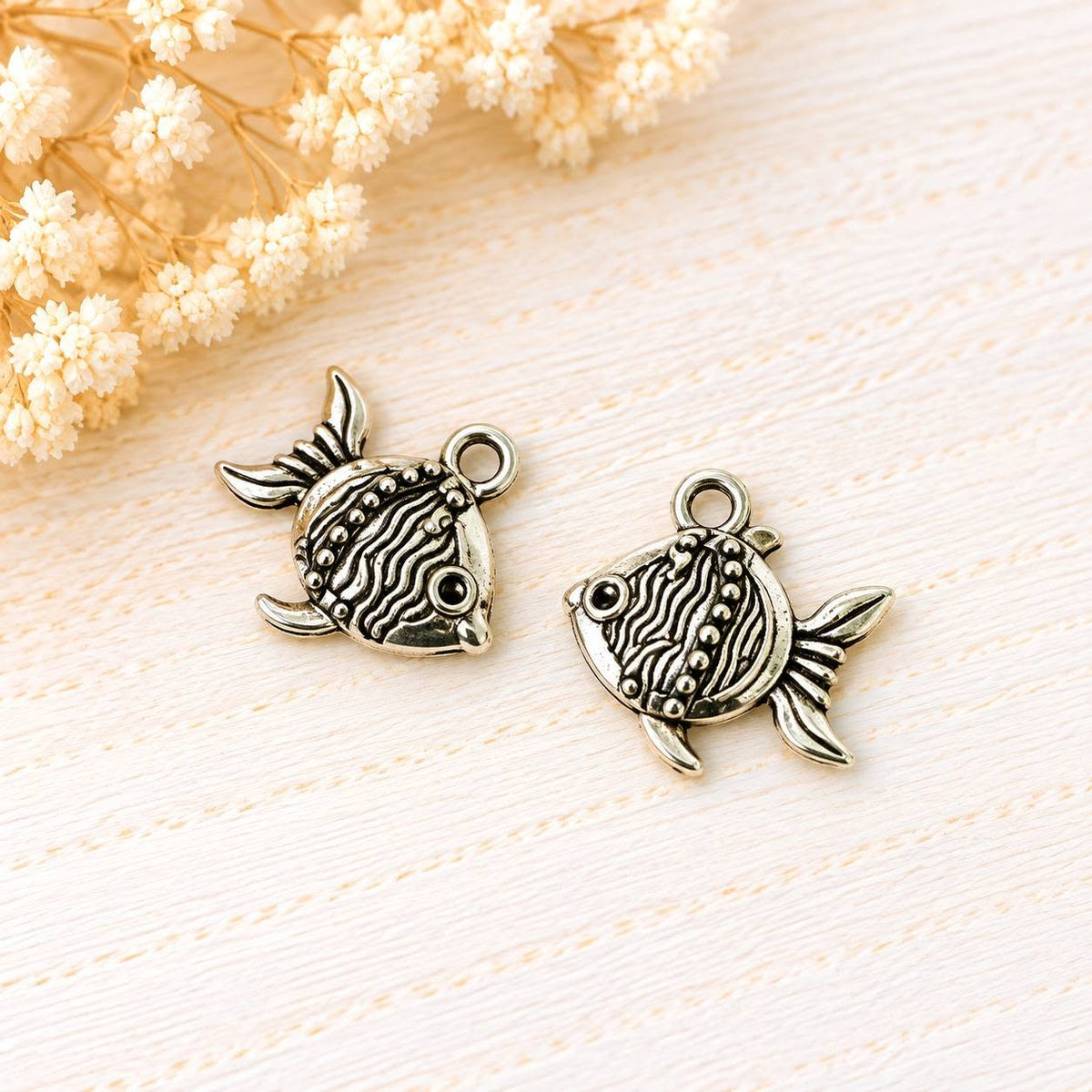 46. Hal charm 1,5x1,5 cm  2 db