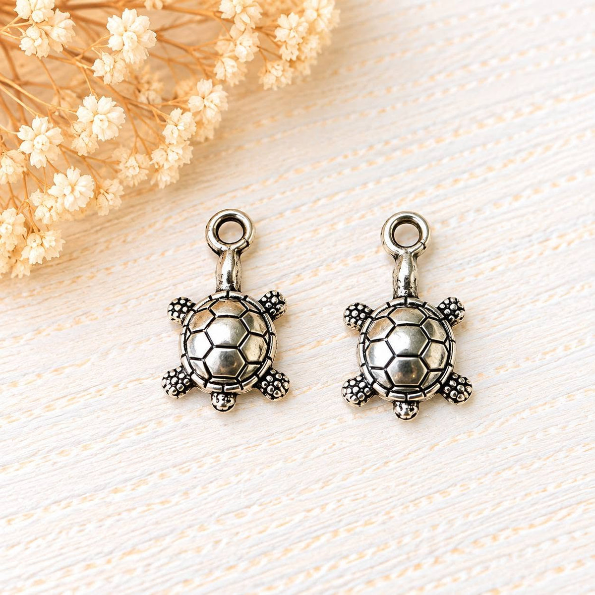 47. Teknős charm 2x1 cm  2 db