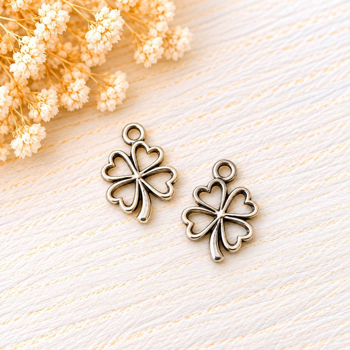 57. Charm 1,5x1,2 cm  2 db