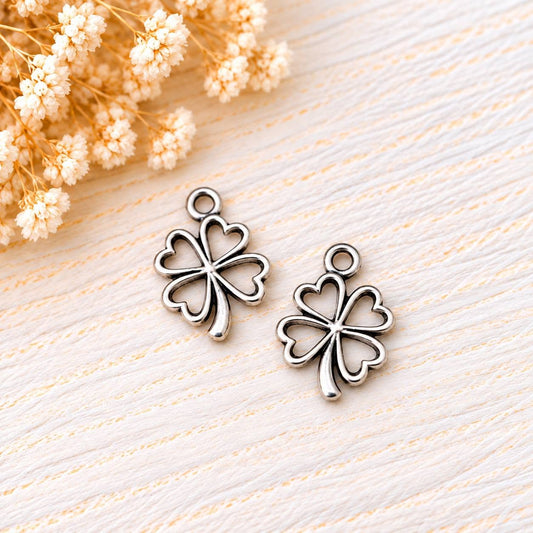 57. Charm 1,5x1,2 cm  2 db