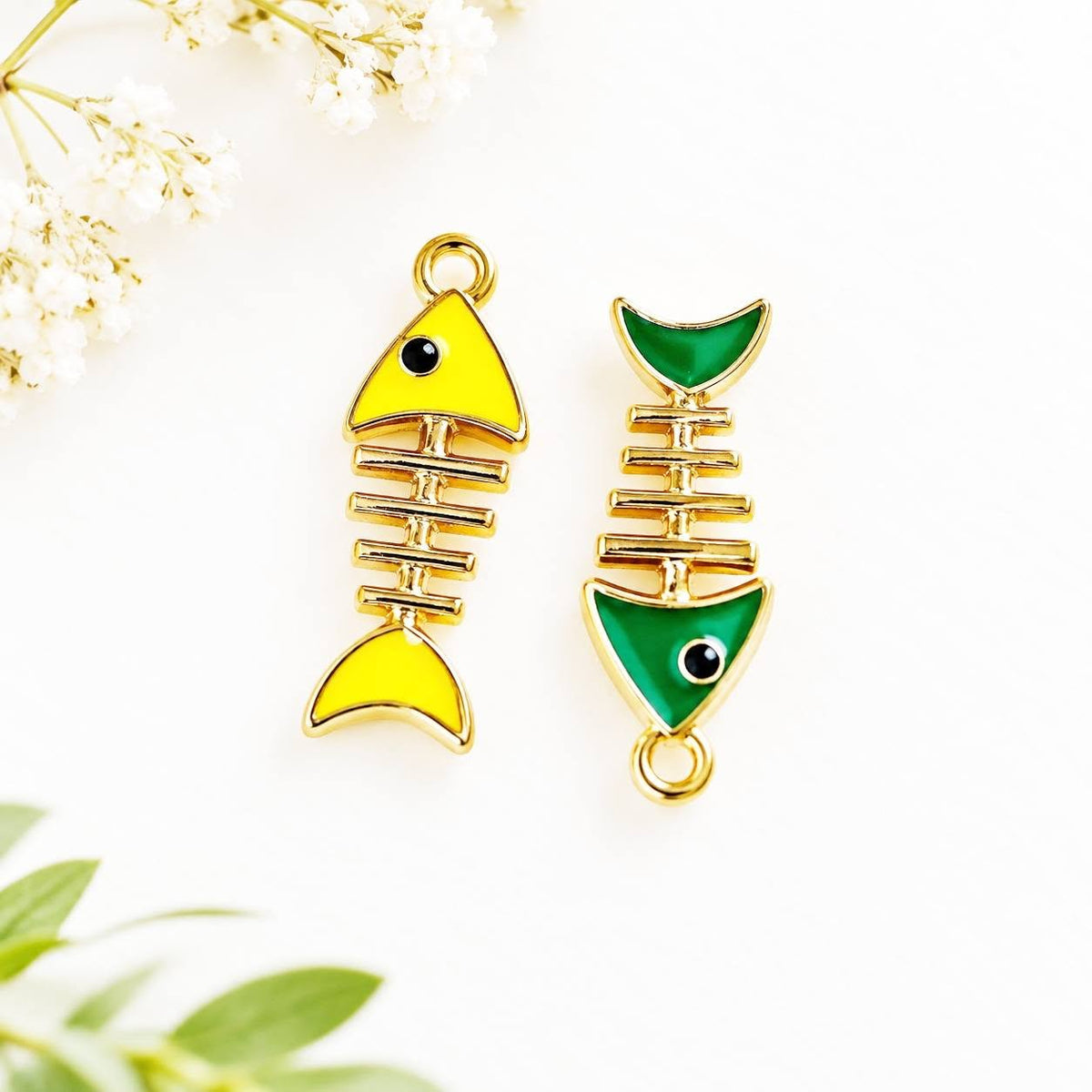 61. Charm 2,3x0,8 cm  2 db