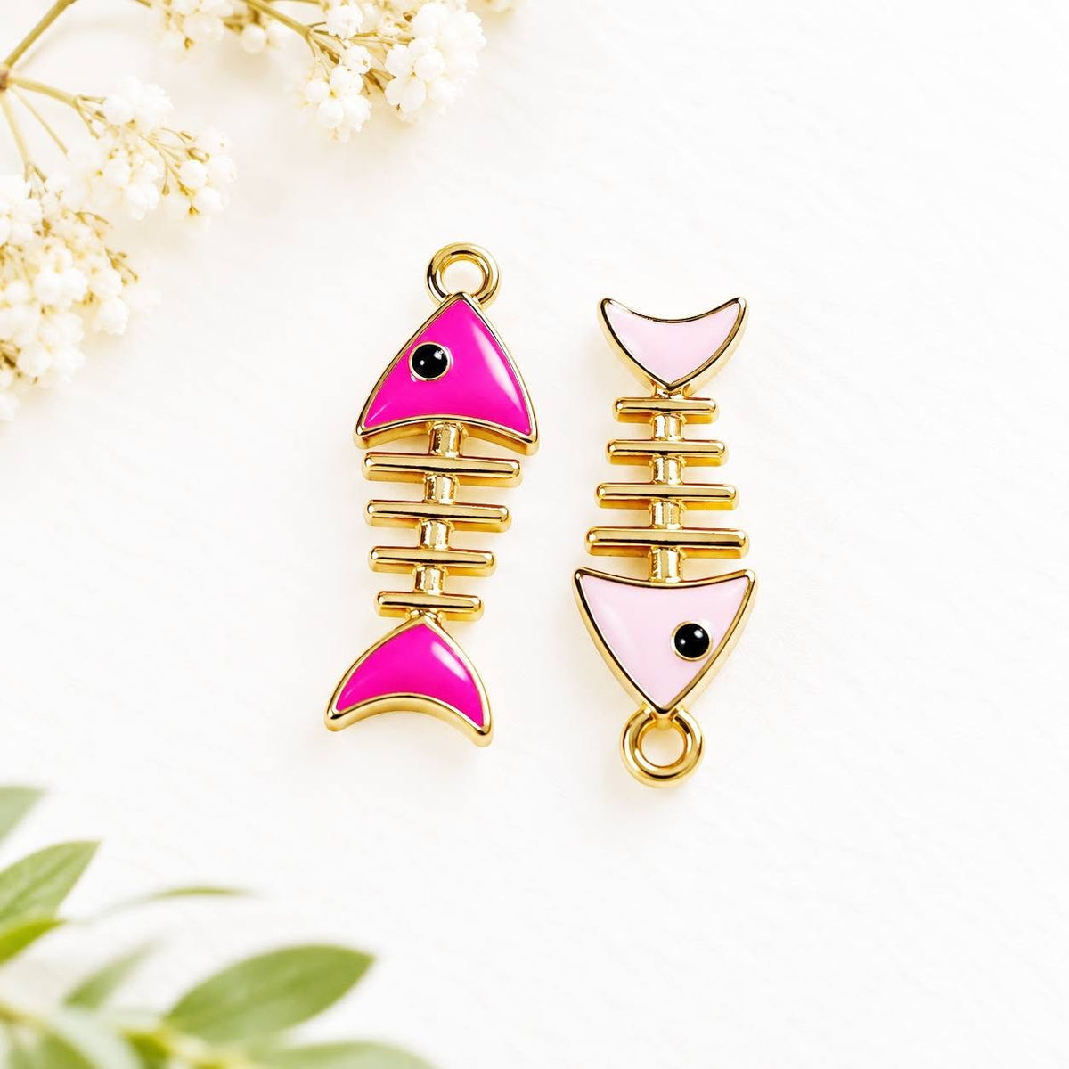 62. Charm 2,3x0,8 cm  2 db