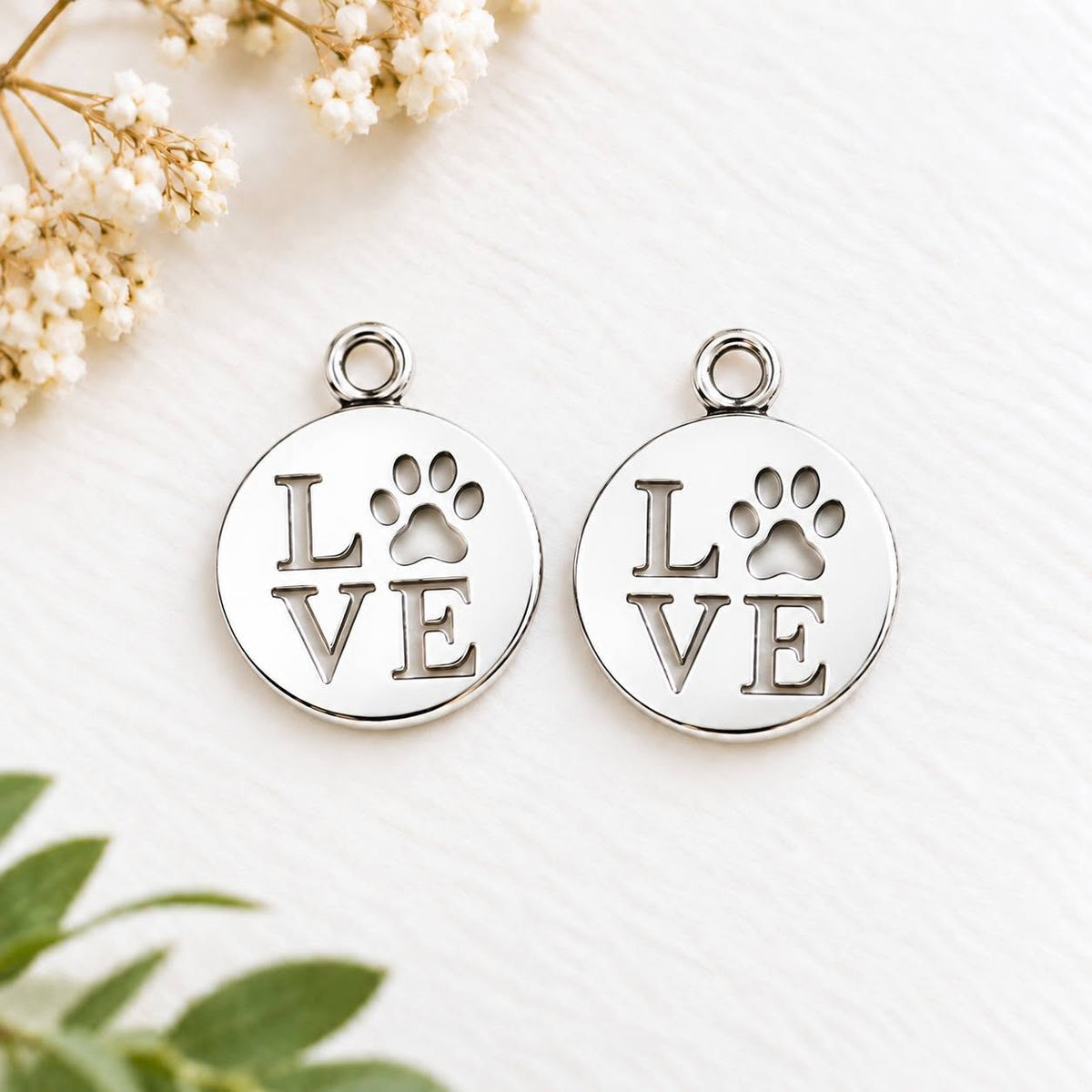 64. Charm 1,5x1,2 cm  2 db